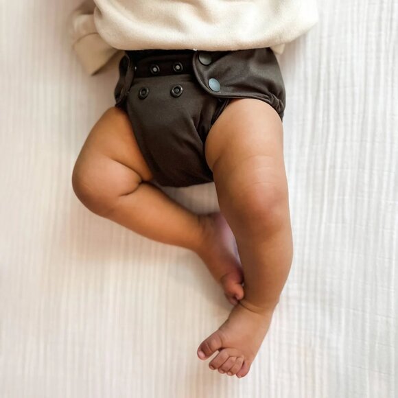 Esembly Outer Diaper in Graphite, Size 1 - Picture 3 of 3